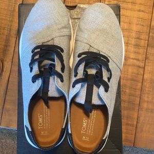 Mens size 10 TOMS Like new